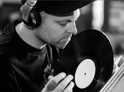 DJ Shadow kiadta a Nobody Speak Part 2-t Denzel Curryvel és TiaCorine-vel