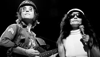 John Lennon és Yoko Ono politikai korszakát ünnepli a „Power To The People” box set