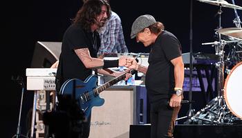 Dave Grohllal zárta világturnéját az AC/DC