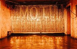 Jótékonysági koncerttel védi jövőjét a londoni Moth Club