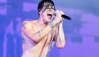 Yungblud a BludFesten sírva szólt a közönséghez, majd reagált az industry plant‑vádakra: “This community is created by us, for all of us”