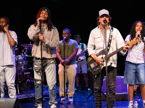 Eddie Vedder diákokkal írta és bemutatta a Better Believe-t
