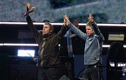 Rejtett kamerák rögzítették Liam és Noel Gallagher első találkozását