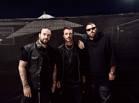 A Swedish House Mafia szintetizátor-vadászaton Tokióban