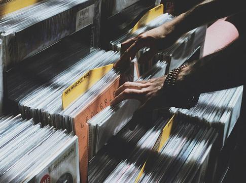 Vámmentes marad a zene: a vinyl, CD és kazetta továbbra is szabadon áramlik az USA-ba