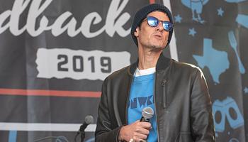 Mike D ritka szólókoncerteket jelentett be a fiaival adott meglepetés után