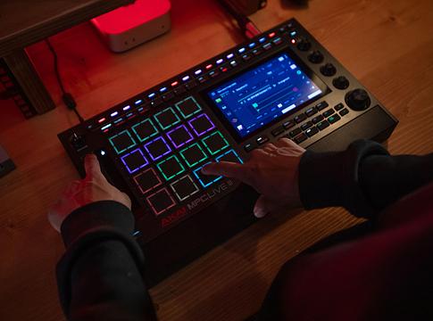 Megérkezett az Akai MPC Live III – a legendás sorozat új szintre emeli a zenekészítést