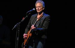 Bíróság elé állt Lindsey Buckingham állítólagos zaklatója; nem bűnösnek vallotta magát