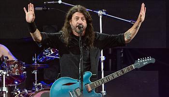 11 évvel a lábtörés után: a Foo Fighters ugyanazon a napon tért vissza Svédországba