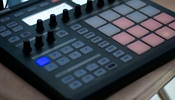 Felfordulás a Native Instrumentsnél: bezárhat a brit iroda, vezetőcsere az átvétel után