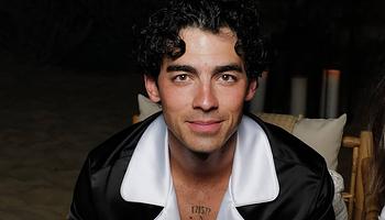 Joe Jonas terápiára járt, miután gyengén fogyott első szólólemeze
