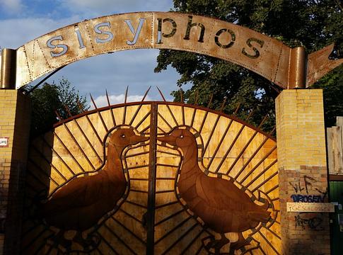 Éjszakai bolhapiac a berlini Sisyphos klubban