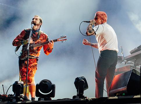IDLES: brutális új számmal, a Levitatorral nyitják a koncerteket