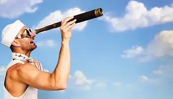 FISHER újra Ibizán építi a nyarat