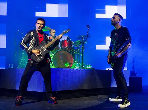 Muse bemutatta a Cryogen és a Be With You című új számokat a Brixton Academy-ben
