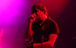 Julian Casablancas tisztázta korábbi, nagy vitát kiváltó kijelentéseit