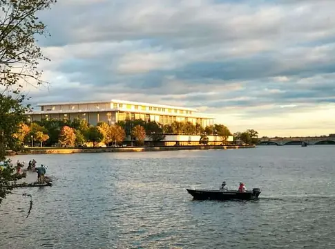 Művészek fordulnak el a Kennedy Központtól a névváltoztatás miatt