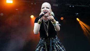 Shirley Manson szerint a zeneipar kizsákmányolja a fiatal zenészeket