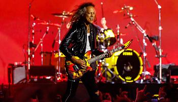 Kirk Hammett leesett a színpadról Dublinban, majd viccel ütötte el az incidenst