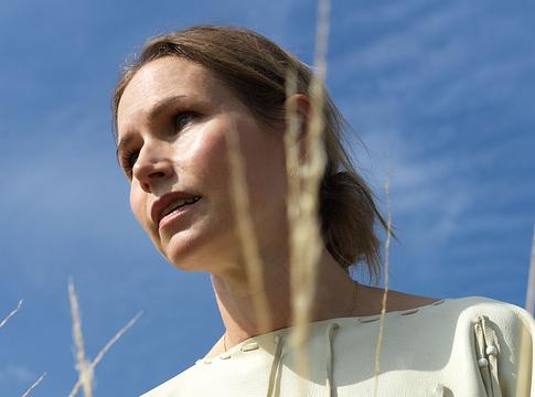Nina Persson szerint a ’90-es évek hulláma új lendületet adott a The Cardigansnak