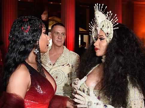 Cardi B visszautasította az „ipari növény” pletykákat Nicki Minaj kapcsán