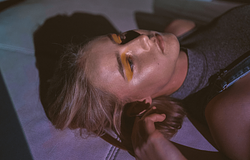 Doomscrolling helyett intimitás? Gen Z egyre gyakrabban a képernyőt választja