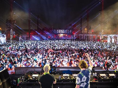 Progresszív nagyágyúk uralták a Factory Townt az év utolsó hétvégéjén