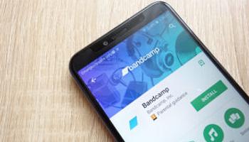 A Bandcamp Fridays ereje: 154 millió dollár közvetlenül a művészeknek