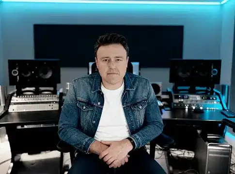 Cahill újragondolja a karácsonyt: house alapú parti himnusz érkezett