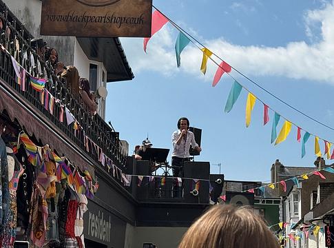 Meglepetés rooftop koncertet adott Brightonban Nick Cave & The Bad Seeds