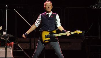 Springsteen New Jersey-i estjén Bon Jovi és a Public Enemy is színpadra lépett