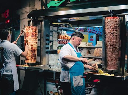 Mit esznek a különböző országokban egy fergeteges éjszaka után?