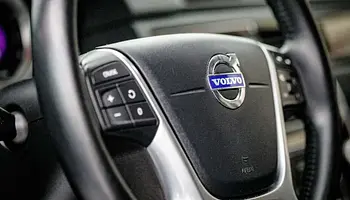 A Volvo saját rendszerébe építi az Apple Musicot, térhanggal több csúcskivitelben