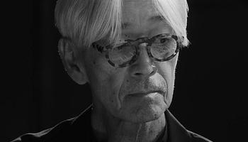Szeptemberben érkezik Ryuichi Sakamoto önéletrajza, a Music Sets You Free