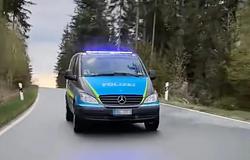 „Folizei” a forgalomban: hamis rendőrautót foglalt le a szász rendőrség