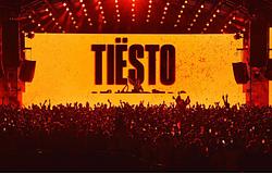 Tiësto háromórás trance szettje a Gízai piramisoknál