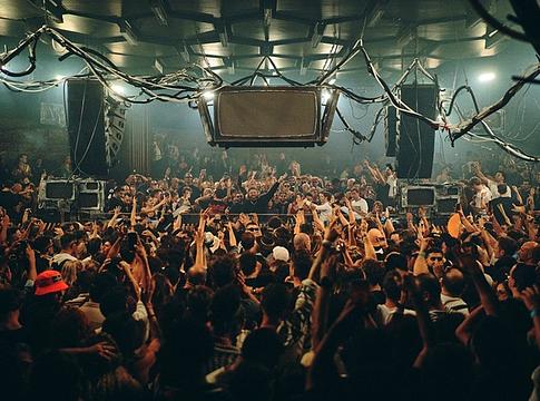 Solomun +1: 2026 nyarán is visszatér a vasárnapi varázs a Pacha Ibizán