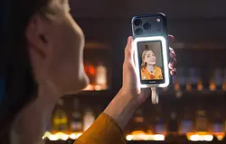 Insta360 Snap: hátlapi kamerás szelfik, tűéles előnézettel