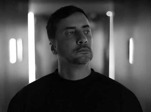 Thaddeus X: a „Gris” csendes, érzelmes utazás az elektronikus térben