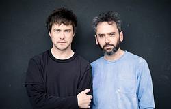 Az amerikai bevándorlási hivatal engedély nélkül használt MGMT-dalt – a zenekar ismét tiltakozik