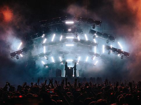 Macron nukleáris üzenete Justice-zenére: a „Genesis” kísérte az elnöki posztot