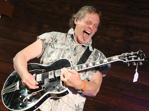 Ted Nugent dicsérte Yungbludot, miközben politikai alapon támadta Jack White-ot és Eminemet Summary Ted Nug