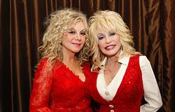 Ezért titkolta Dolly Parton a rákdiagnózisát