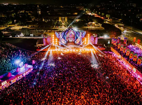 Elrow Town Madrid: egy napra várossá válik a fesztivál