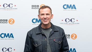 Kirúgása előtt Scott Mills volt a legjobban fizetett BBC-sztár
