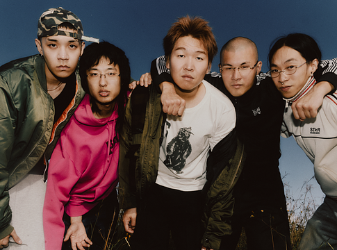 Az Universal Music Korea leszerződtette a 1300 koreai–ausztrál hiphopkollektívát