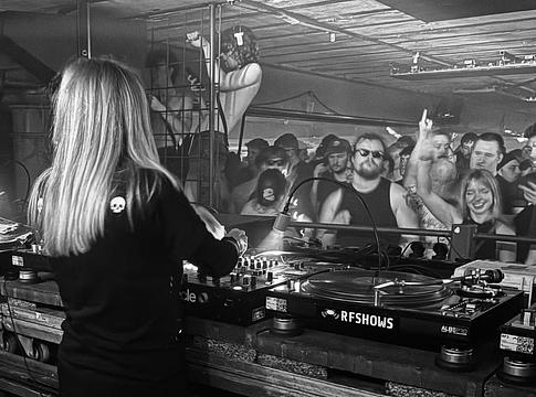 Miss Djax a backstage-biztonságért szólalt fel egy kölni incidens után