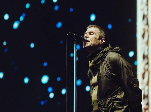 Liam Gallagher meglepte a rajongókat a Heaton Parkban – így búcsúzott az Oasis Manchesterből