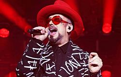 Boy George megosztó dalt tett közzé az izraeli–gázai konfliktusról