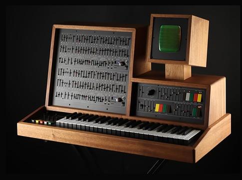 Blade Runner-hangulat fából: Love Hultén egyedi CS-80 ihletésű szintetizátora